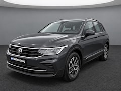 Volkswagen Tiguan - 1.5 TSI 150 pk Life / Voorstoelen, verwarmbaar / Achteruitrijcamera / Bluetooth Telefoonvo
