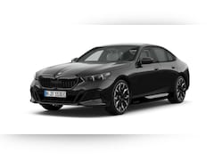 BMW 5-serie - 550e xDrive M Sport Pro Edition | Pano | Head Up | Comfort stoelen | 21 Inch | 360 camera