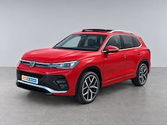 Volkswagen Tiguan - 1.5 204pk eHybrid R-Line Edition Panoramaschuif-kanteldak | 360 graden camera 'Area View'