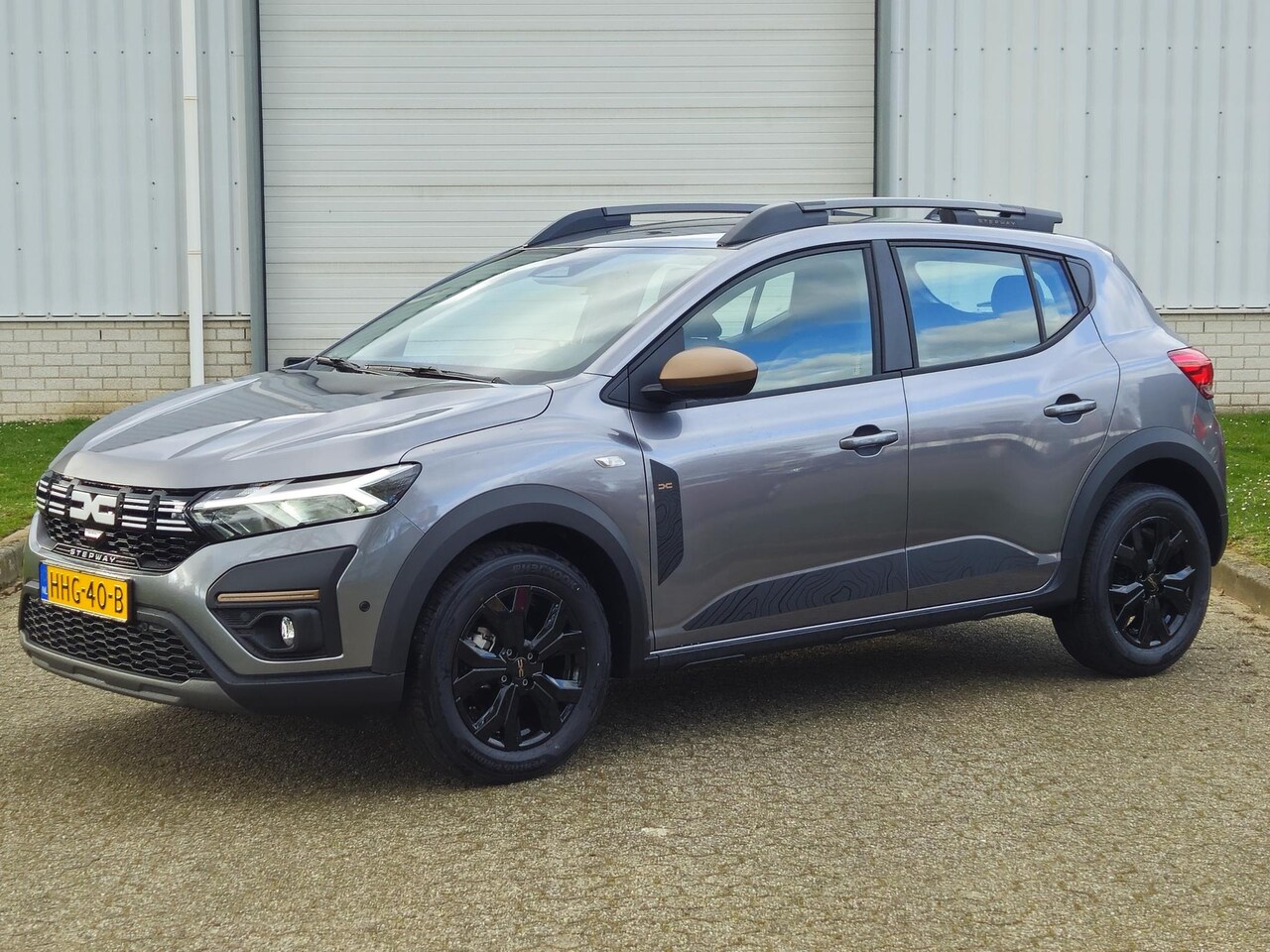 Dacia Sandero Stepway - TCe 110 Extreme / Achteruitrijcamera / Dodehoeksensor / Stoelverwarming / Sensoren voor en - AutoWereld.nl