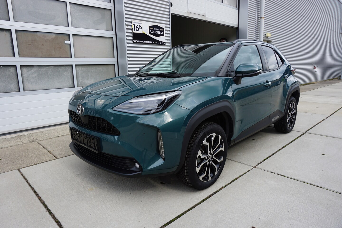 Toyota Yaris Cross - 1.5 Hybrid 130 Dynamic Comfort Pack! |Navi|Carplay|PDC V+A|Dodehoek|Camera|Stoel en stuurv - AutoWereld.nl