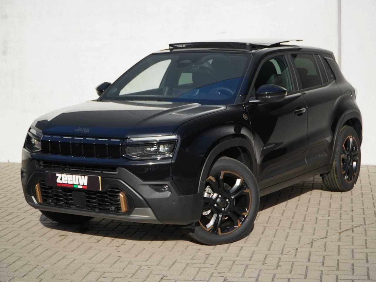Jeep Avenger - 85th Anniversary 54 kWh | Schuifdak | Infotaiment | Navi | 18" - AutoWereld.nl