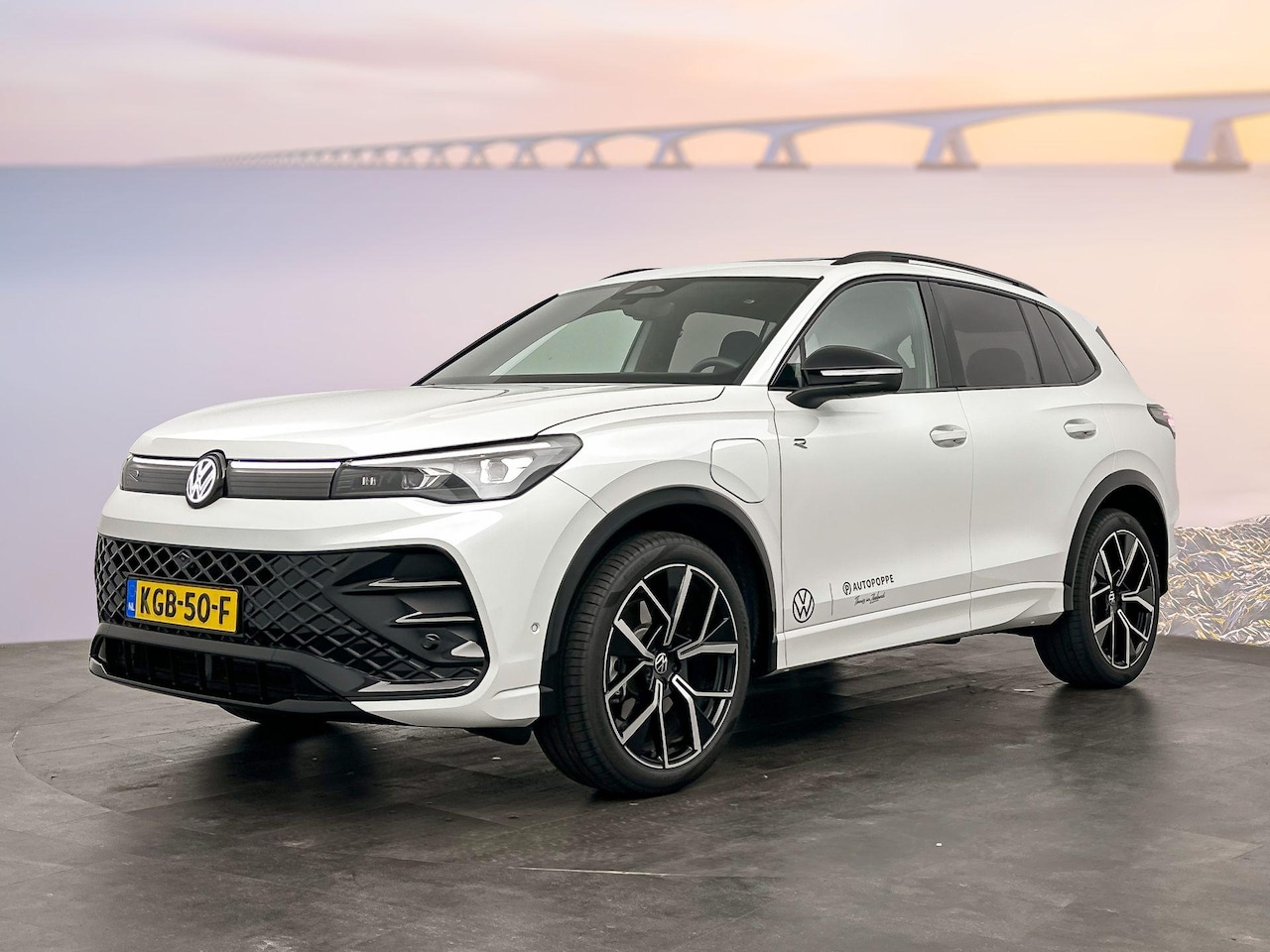Volkswagen Tiguan - R-Line Edition Plug in Hybride 204 pk Black Style Pakket - AutoWereld.nl