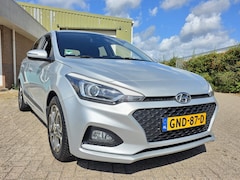 Hyundai i20 - 1.2i Premium Camera Carplay Nwstaat Carpass Zondag OPEN