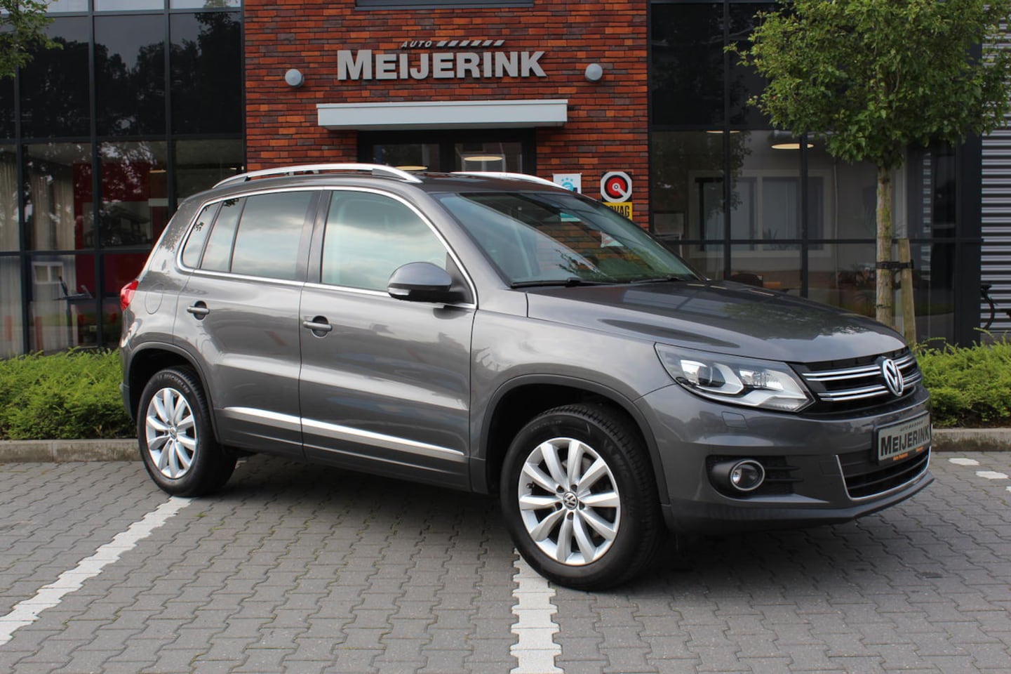 Volkswagen Tiguan - 1.4 TSI Sport&Style Trekhaak, Panoramadak - AutoWereld.nl