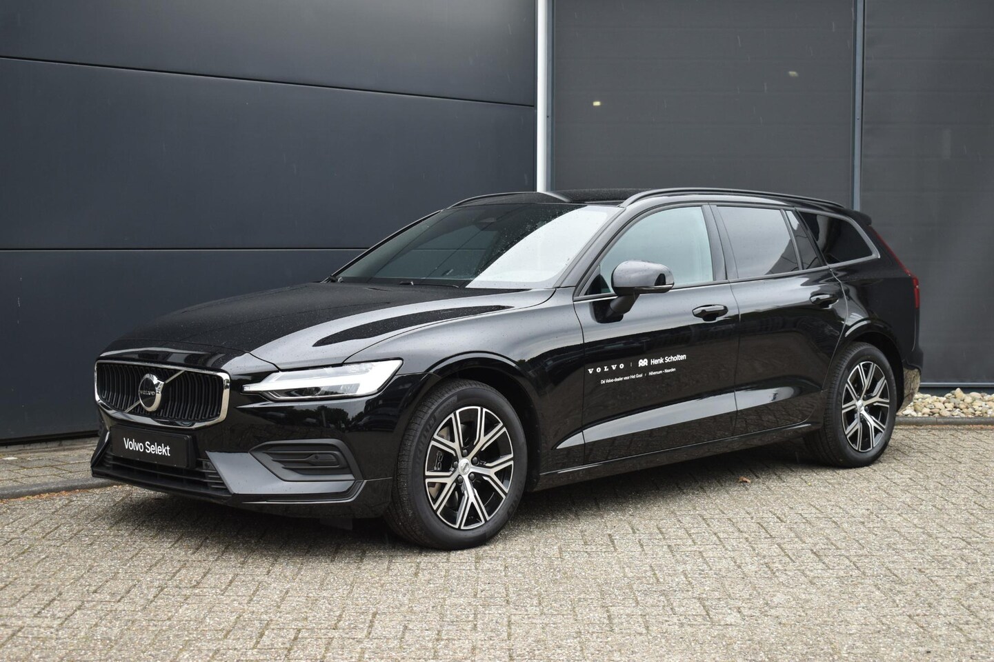 Volvo V60 - B4 Essential | Parkeer Camera | Parkeersensoren voor en achter | Adaptieve Cruise Control - AutoWereld.nl