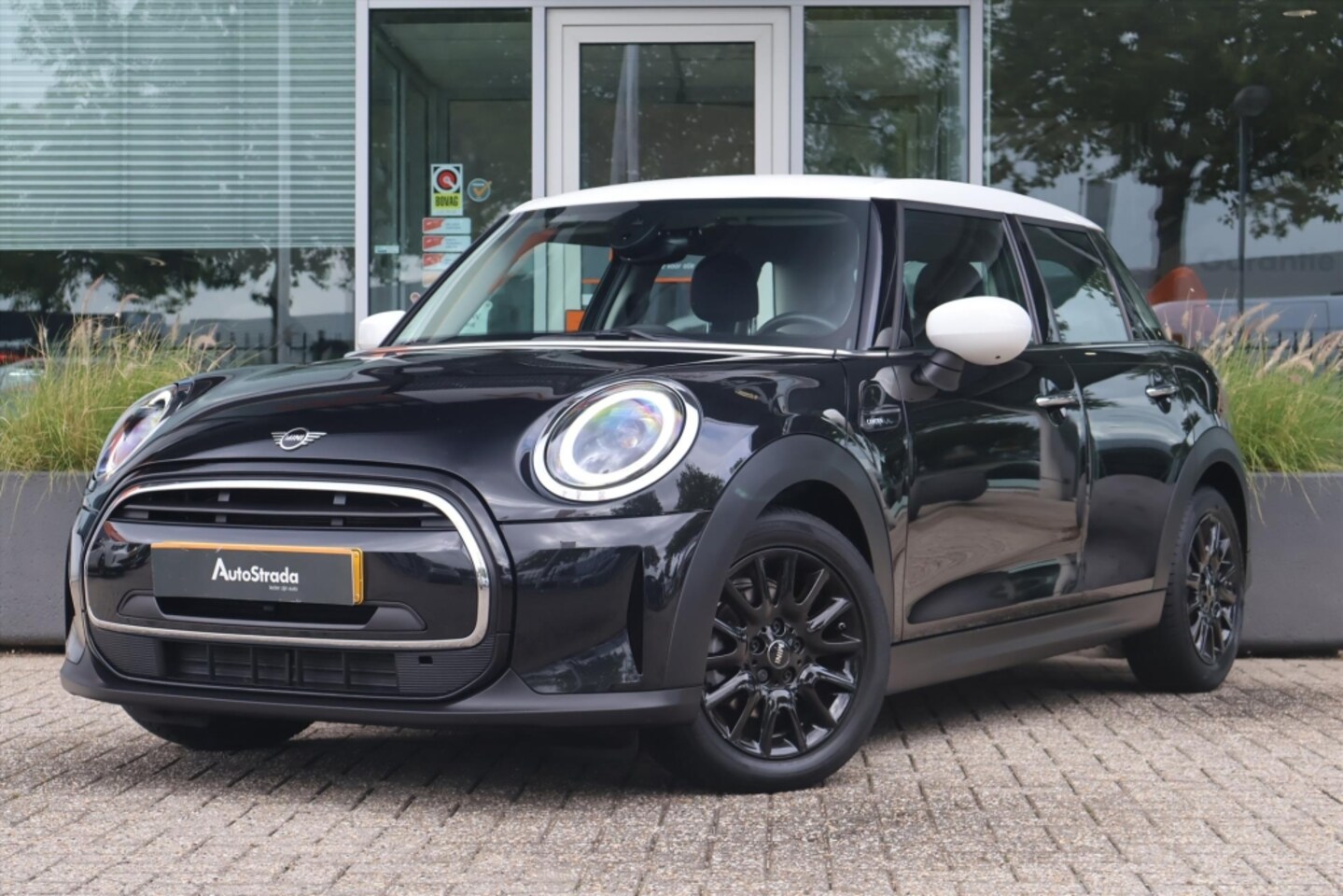 MINI 5-Deurs - Mini (f55) 1.5 Cooper Camden 136pk | Automaat | Climate | Sfeer | Sensoren | Carplay | Nav - AutoWereld.nl