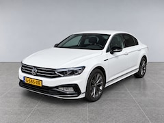 Volkswagen Passat - 1.5 150pk TSI Elegance Business R Vooruit verwarmbaar | Velgen 'Liverpool' 18 inch lichtme