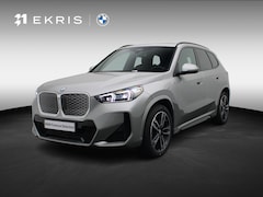 BMW iX1 - eDrive20 M Sportpakket | Premium Pack | Travel Pack | SoH 100% | Trekhaak | Panoramadak |