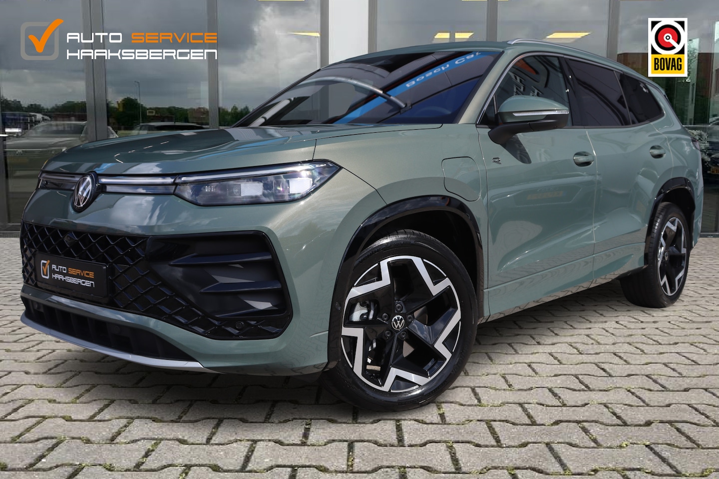 Volkswagen Tayron - 1.5 eHybrid R-Line | Trekhaak | 360 Camera | Sfeerverlichting | Cipressino Grün | - AutoWereld.nl