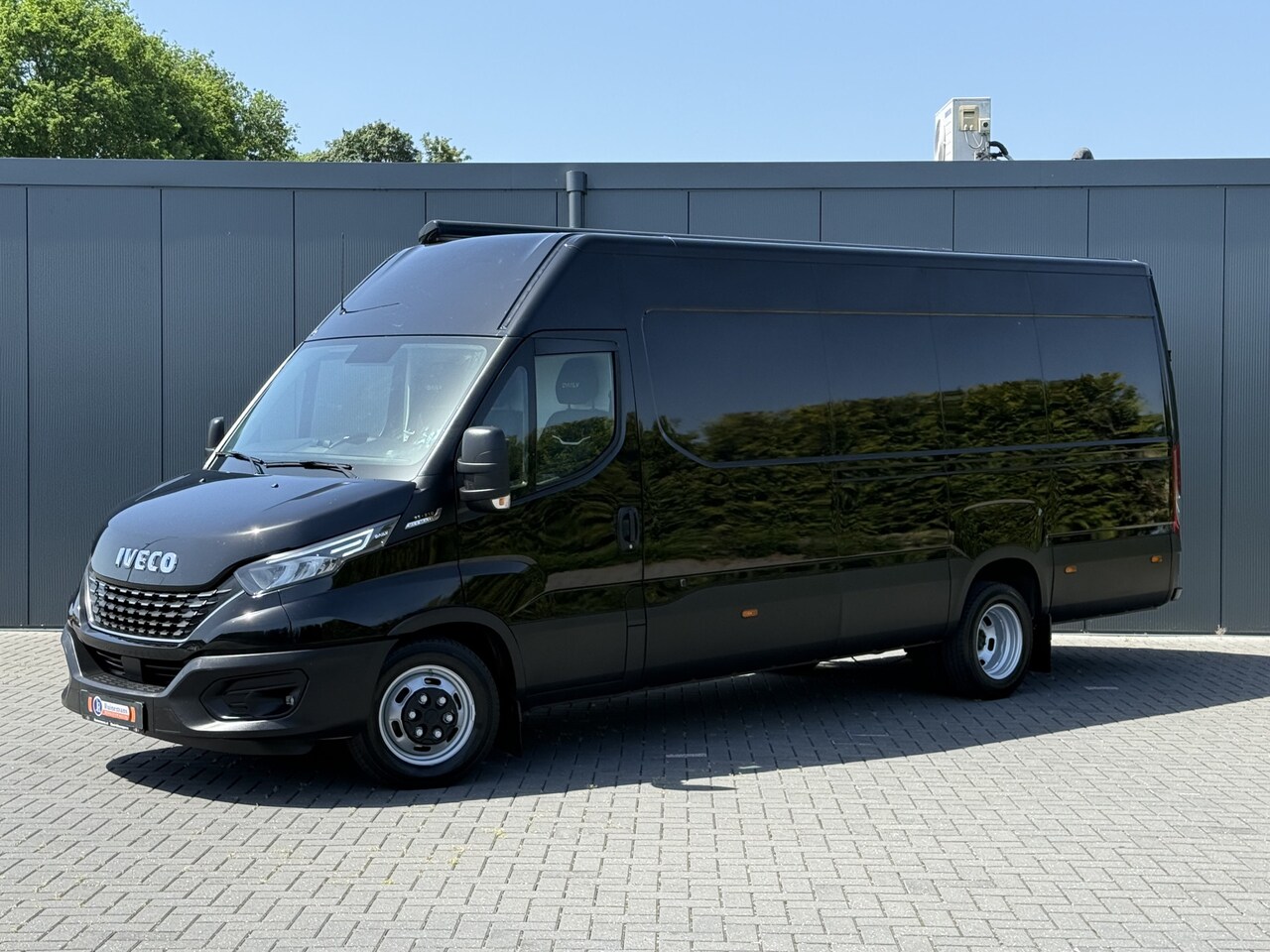 Iveco Daily - 35C21 3.0 210 PK AUTOMAAT L3H2 N1 / MOTORSPORT INRICHTING / LUIFEL / LUCHTSLANG / DUBBEL L - AutoWereld.nl