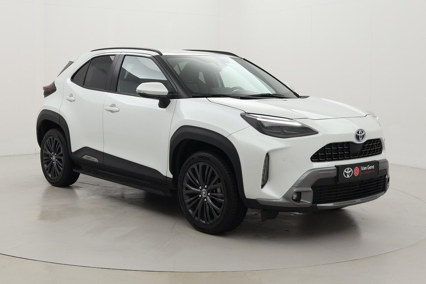 Toyota Yaris Cross - 1.5 Hybrid AWD Adventure | Treeplanken | Dodehoek detectie | Head-up display | Apple Carpl - AutoWereld.nl