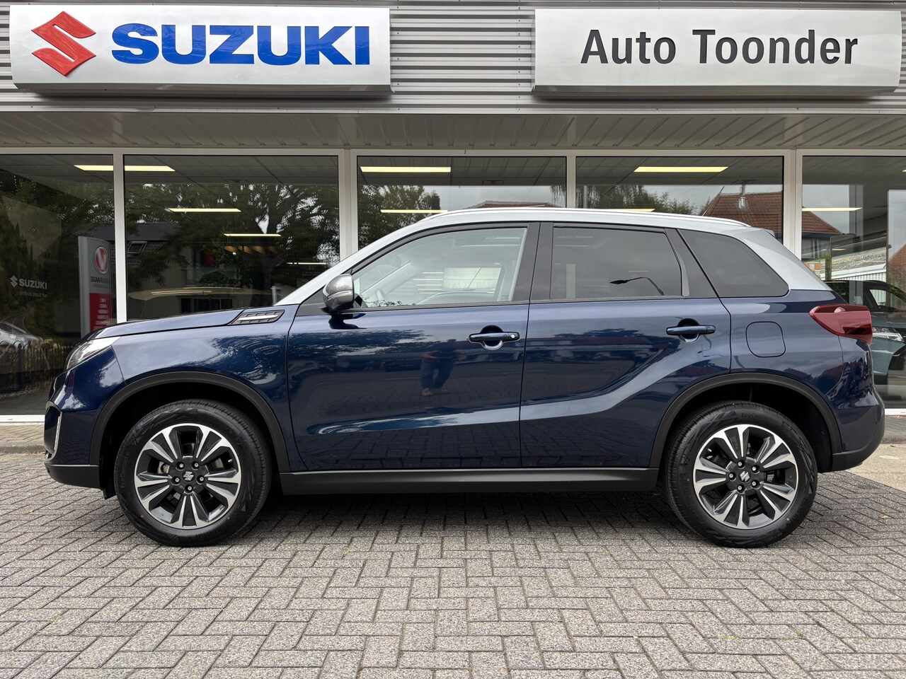 Suzuki Vitara - Automaat 1.5 Hybrid Style Rhino Edition | Panoramadak - AutoWereld.nl