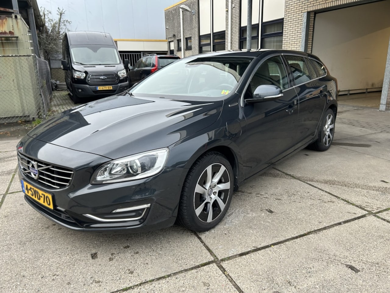 Volvo V60 - 2.4 D6 AWD Pl.i Sum. Lees tekst - AutoWereld.nl