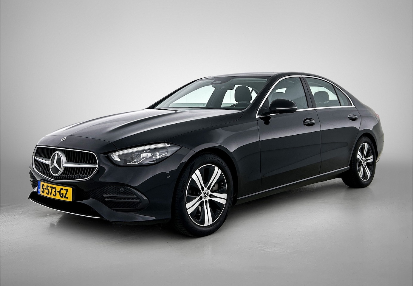 Mercedes-Benz C-klasse - 300 Business Line | Stoelverwarming | Achteruitrijcamera | High Performance Led | incl. 24 - AutoWereld.nl