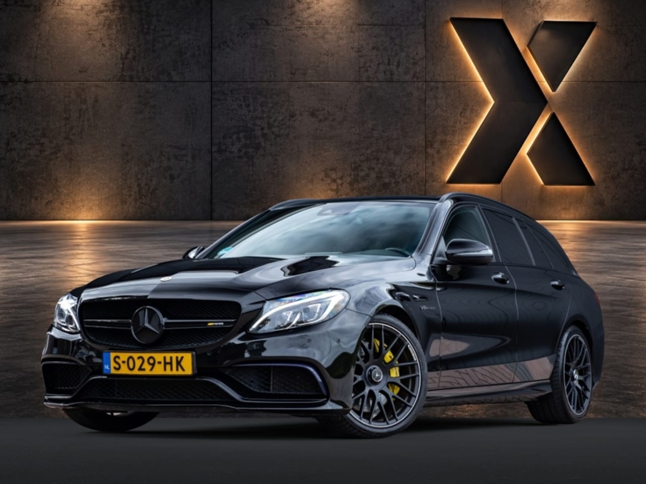Mercedes-Benz C-klasse Estate - AMG 63 Estate V8 BiTurbo | Carbon | Schaalstoelen | Panodak | Burmester | Elek trekhaak | - AutoWereld.nl