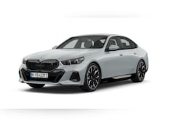 BMW i5 - eDrive40 M Sport Edition 84 kWh | M-Sport Pro | Trekhaak | Pano | 360 Camera | Heap Up | 2