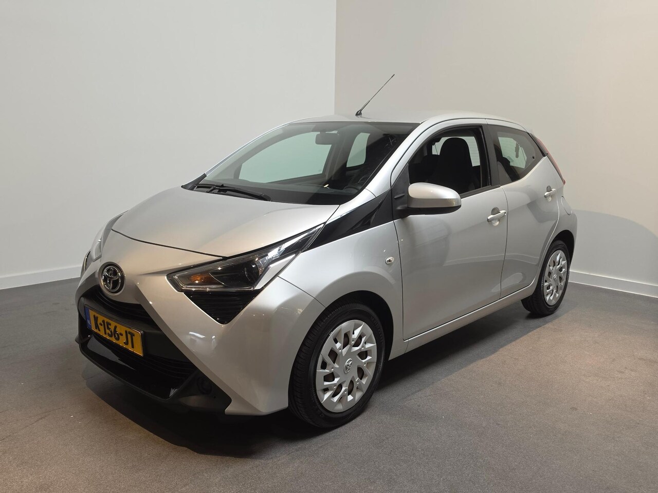 Toyota Aygo - 1.0 VVT-i x-play - Apple Carplay/Android Auto - Cruise - AutoWereld.nl