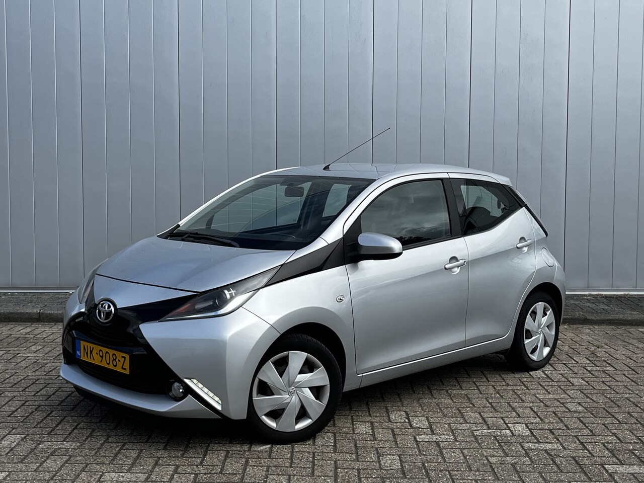 Toyota Aygo - 1.0 VVT-i x-play Airco camera Slechts 37178 km - AutoWereld.nl