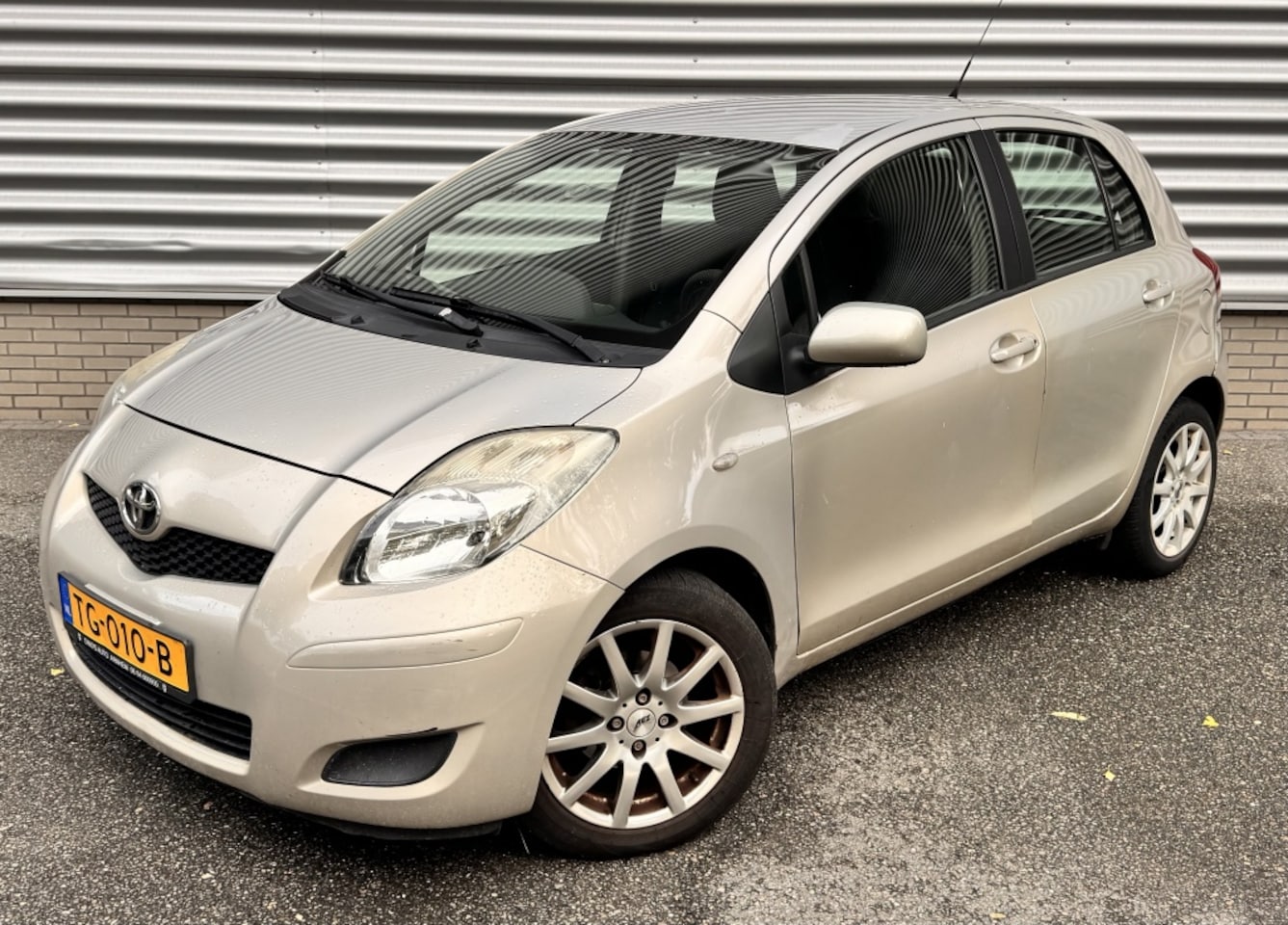 Toyota Yaris - 1.3 VVTi AIRCO APK 5 DEURS - AutoWereld.nl