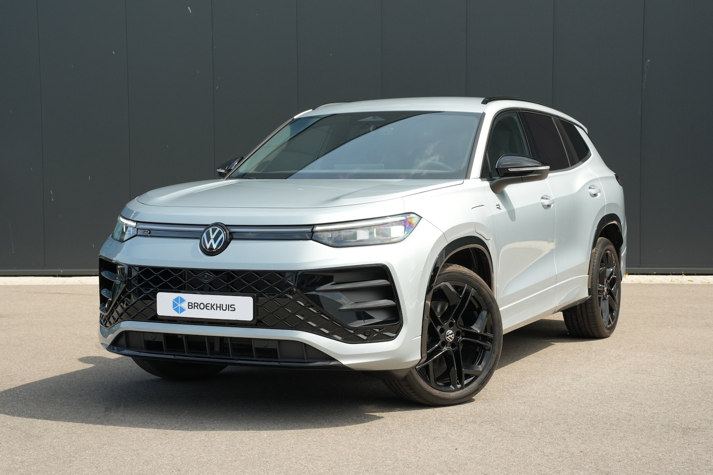 Volkswagen Tayron - R-Line Edition | 'App-Connect' draadloze smartphone integratie | Automatische afstandsrege - AutoWereld.nl