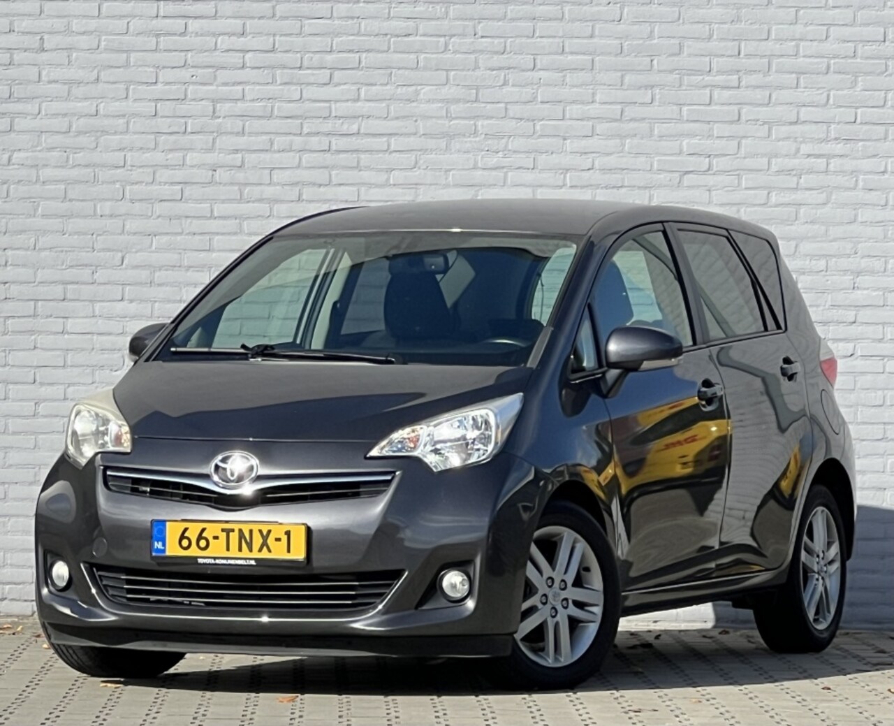 Toyota Verso S - 1.3 VVT-i Dynamic Automaat | NL auto | Navi | Keyless Entry - AutoWereld.nl