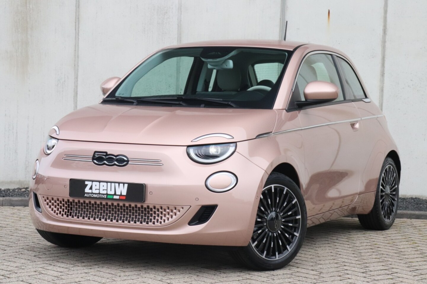 Fiat 500e - La Prima by Bocelli 42 kWh | Pano | JBL | Winter | Camera | 17" - AutoWereld.nl