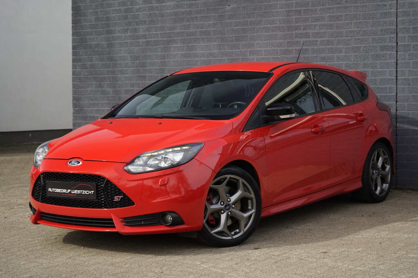 Ford Focus - 2.0 ST-3 250pk Rood, Leder, Recaro, Camera - AutoWereld.nl