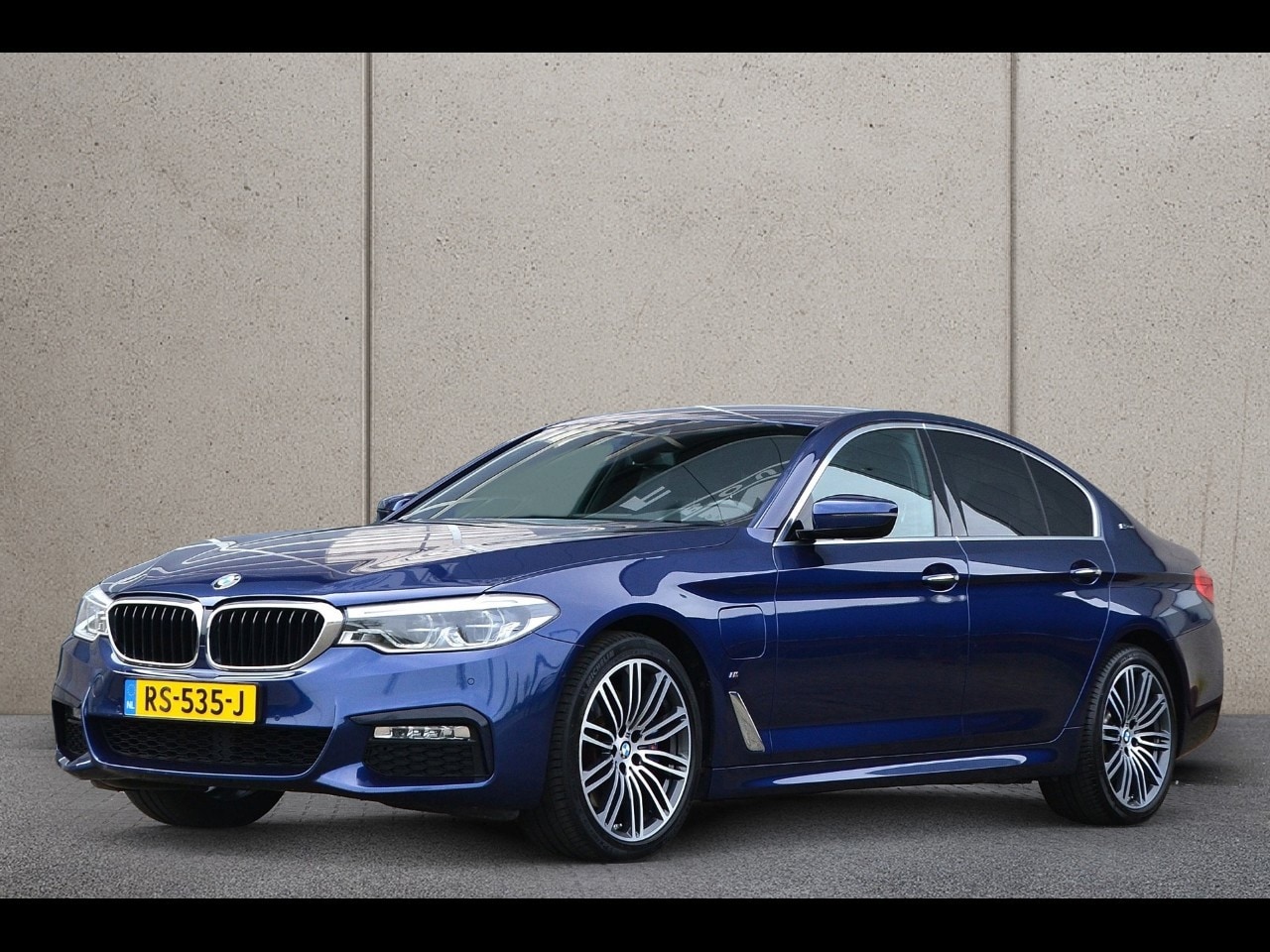 BMW 5-serie - 530e High Executive | M-Sport | Keyless | Achteruitrijcamera - AutoWereld.nl