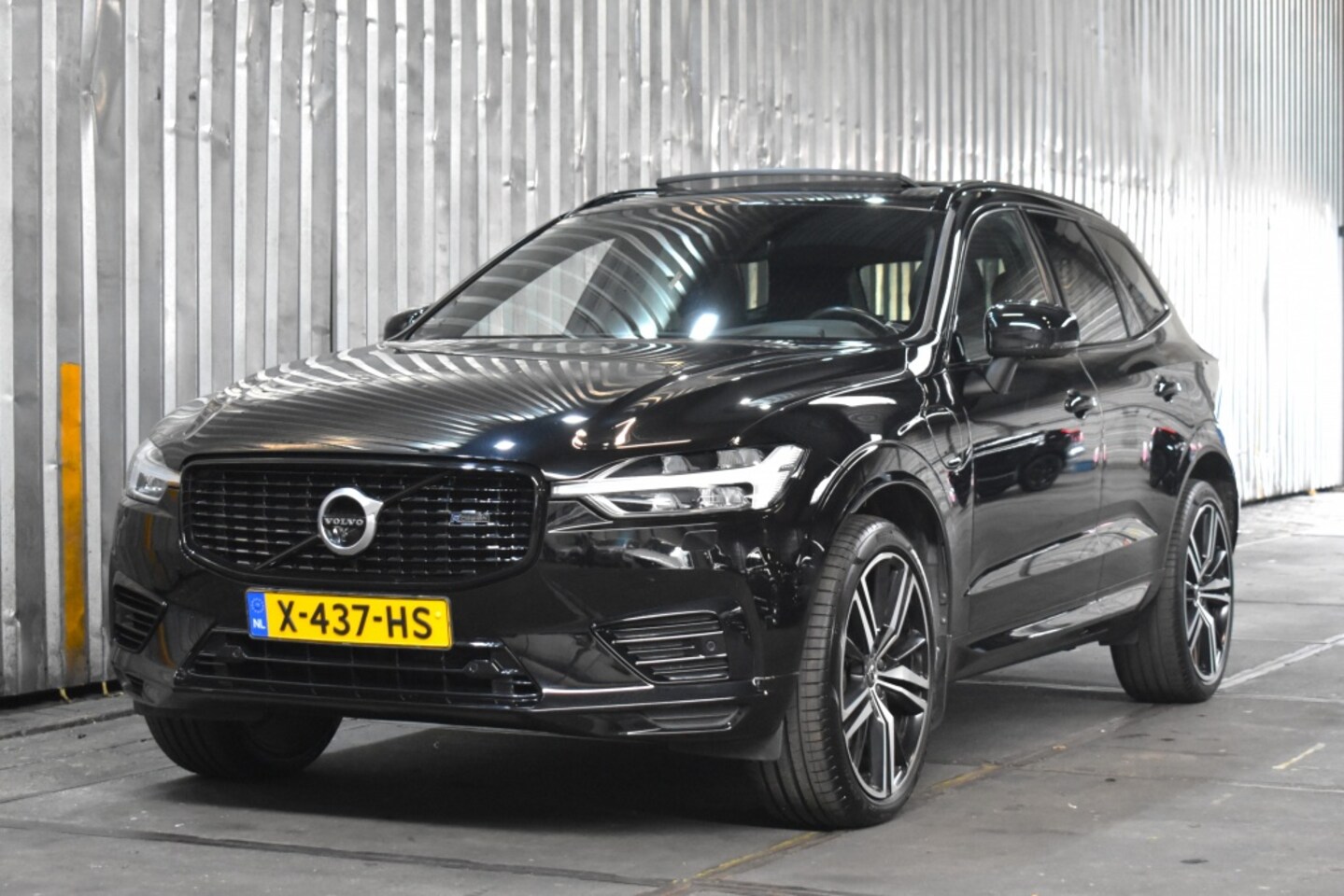 Volvo XC60 - T8 390PK R-Design | Trekhaak | 360 | BLIS | Adaptieve Cruise | 21'' | - AutoWereld.nl
