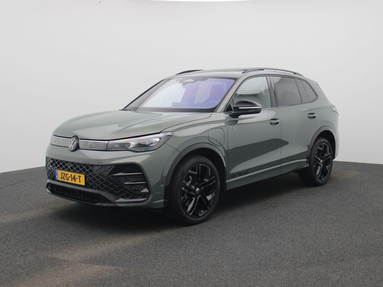 Volkswagen Tiguan - 1.5 eHybrid R-Line Edition 272 PK| Origineel Nederlands | 1e Eigenaar | Panoramadak | Trek - AutoWereld.nl