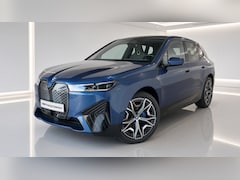 BMW iX - xDrive50 | 22" | Sky Lounge | Harman Kardon | Trekhaak | Sportpakket | SOH 97% | Driving A