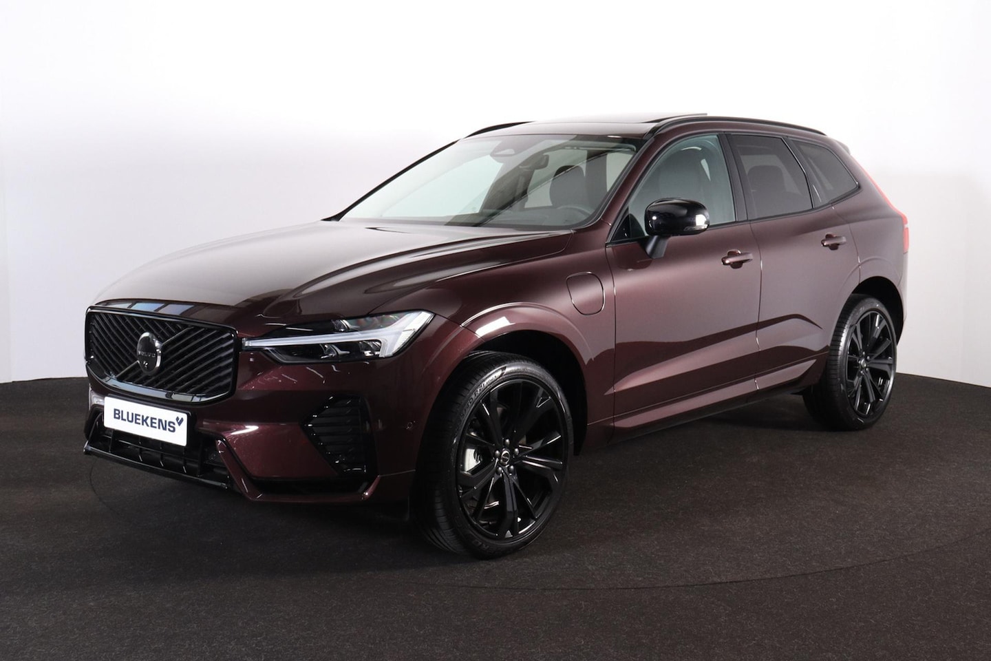 Volvo XC60 - T8 Recharge AWD Ultra Dark - Panorama/schuifdak - IntelliSafe Assist & Surround - 360º Cam - AutoWereld.nl