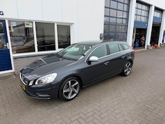 Volvo V60 - 1.6 T3 R-Design