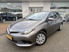 Toyota Auris - 1.3 Now | Trekhaak | Bluetooth | Climate control |