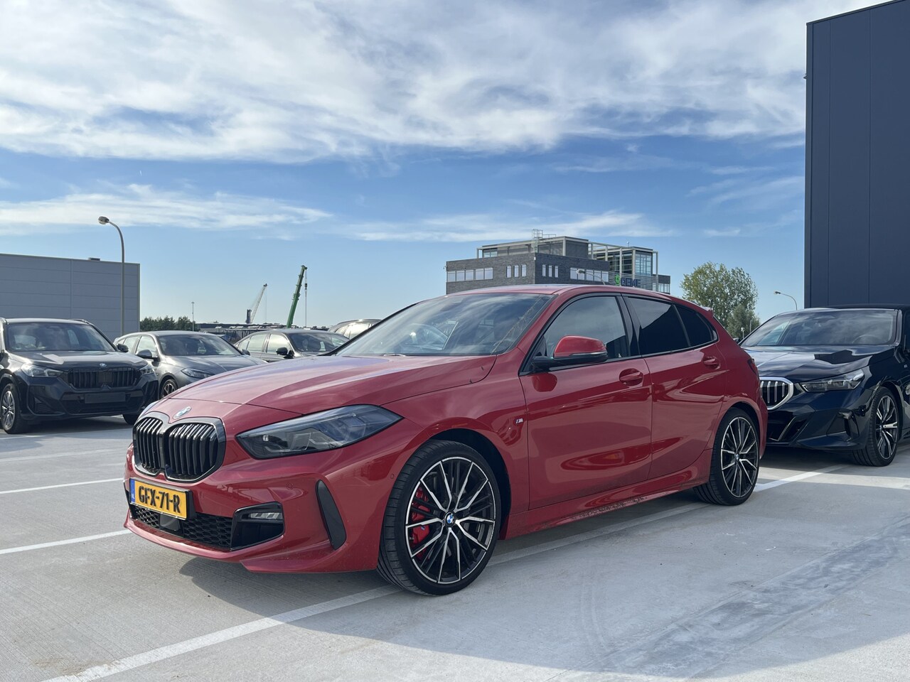 BMW 1-serie - 118i M-Sport Pro | Handgeschakeld | Panorama | 19" | Leder - AutoWereld.nl