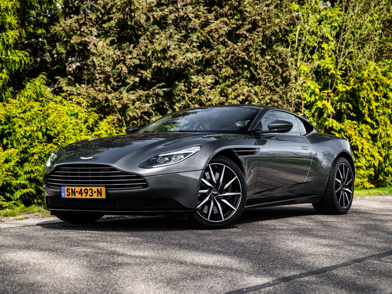 Aston Martin DB11 - 5.2 V12 Coupe | Dealer onderhouden - AutoWereld.nl