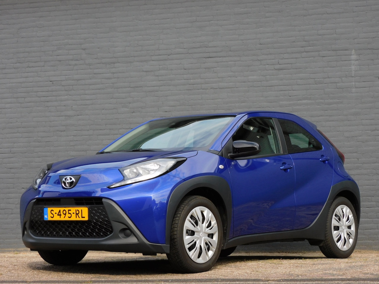 Toyota Aygo X - 1.0 VVT-i MT Play CARPLAY/ANDROID! CAMERA! BLUETOOTH! CRUISE! AIRCO! - AutoWereld.nl