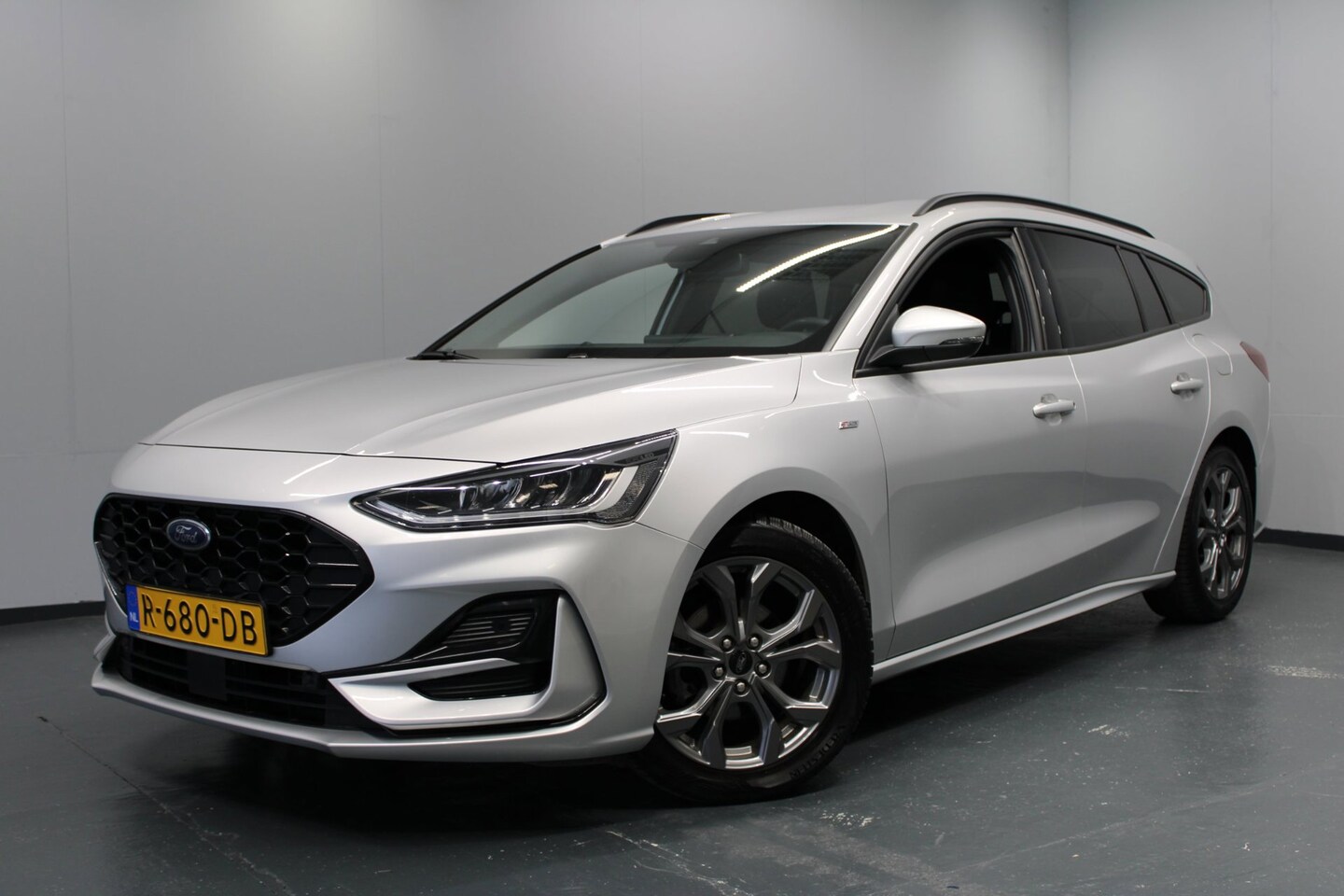 Ford Focus Wagon - 1.0 EcoBoost Hybrid ST Line / DAB / Navi / LM velgen - AutoWereld.nl