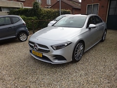 Mercedes-Benz A-klasse - 200 Launch Edition Premium AMG Line Panorama dak, Navigatie, Climate controle, Cruise cont