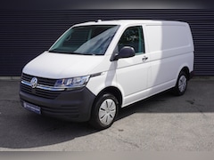Volkswagen Transporter - 2.0 TDI L1H1 28 110pk Trekhaak Navigatie Apple Carplay Parkeersensoren Achterklep Airco