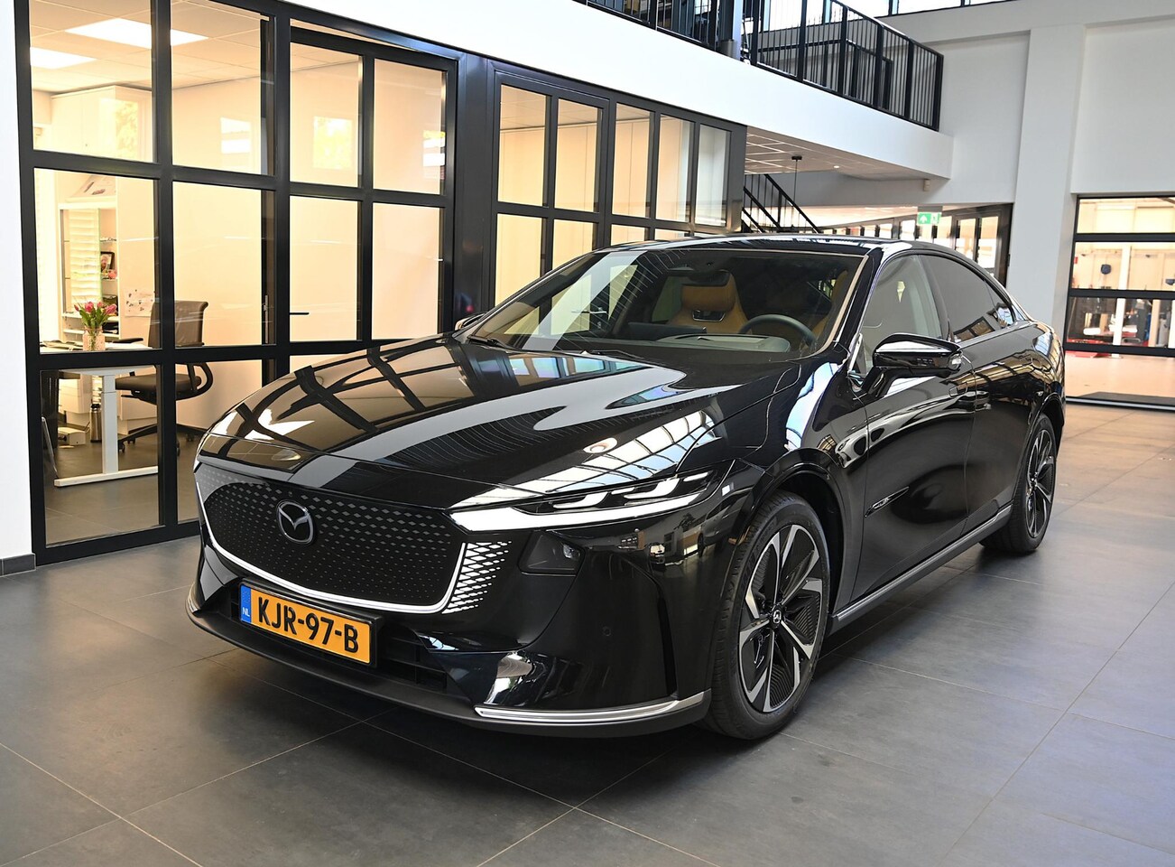 Mazda 6e - Takumi Plus Business Long Range 80 kWh *Dealeronderhouden* *BTW* All-in prijs* - AutoWereld.nl