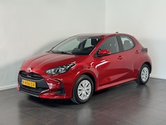 Toyota Yaris - 1.5 VVT-i Active | Zeer lage KM-stand | Trekgewicht geremd 850 KG |