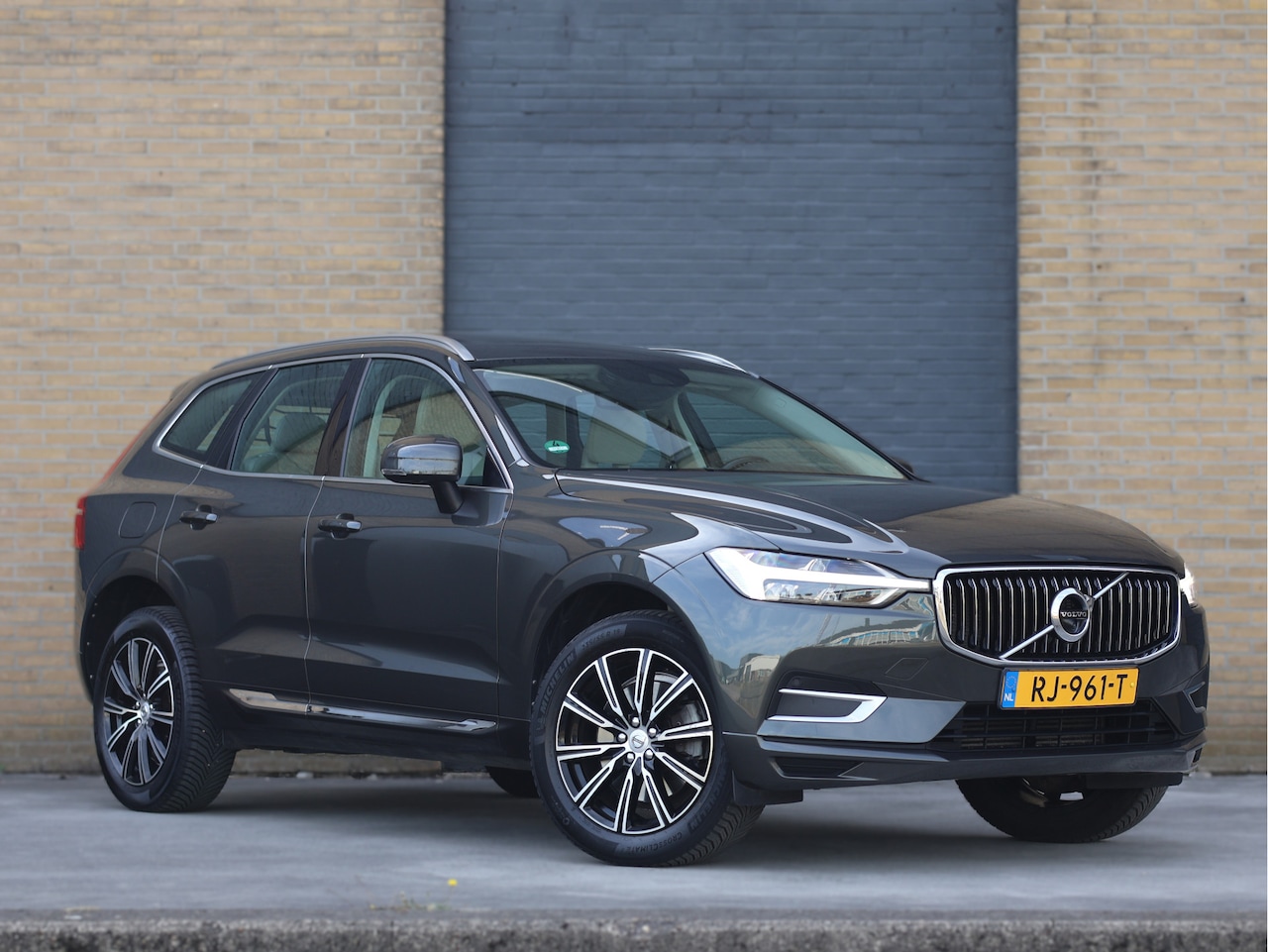 Volvo XC60 - 2.0 T5 AWD Inscription Luchtvering | Pano | Nappa Leder | 360° | Ventilatie | Org. NL - AutoWereld.nl