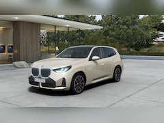 BMW X3 - 30e xDrive M Sport Automaat / Panoramadak / Trekhaak / Adaptieve LED / Comfort Access / St