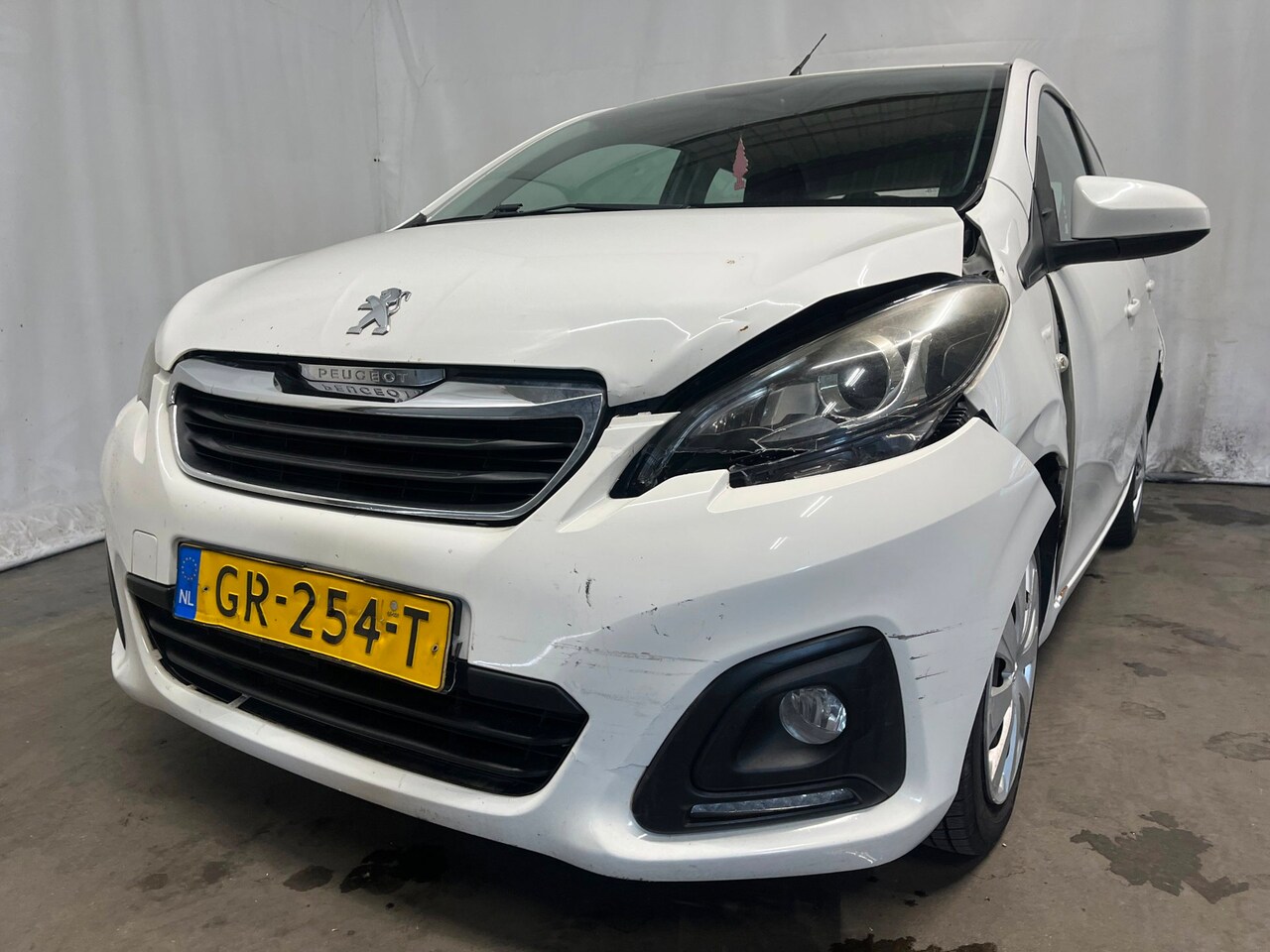 Peugeot 108 - 1.0 e-VTi Blue Lease - Front/ Achter Schade - AutoWereld.nl
