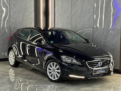 Volvo V40 - 1.6 D2 Automaat | LED | Navi | Stuurbed | Trekhaak | Velgen | Boekjes