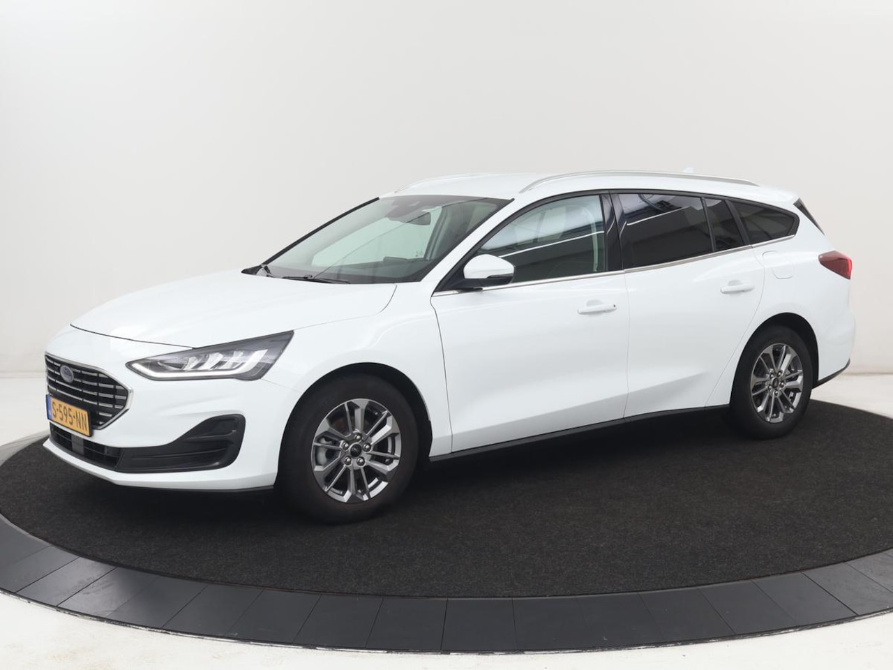 Ford Focus - 1.0 EcoBoost Hybrid Titanium Style | Trekhaak | Carplay | Navigatie | Keyless | Full LED | - AutoWereld.nl