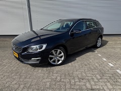 Volvo V60 - 1.5 T3 Momentum, Automaat, Navigatie, nwe Distributie, extra winterset