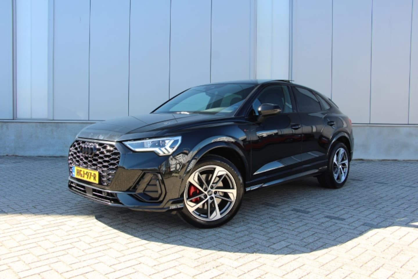 Audi Q3 Sportback - 2.0 45 TFSI Quattro 245PK S-line Sportback Pano - AutoWereld.nl